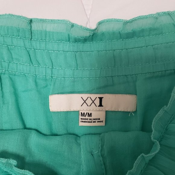 Silky, flowy top - Picture 3 of 3